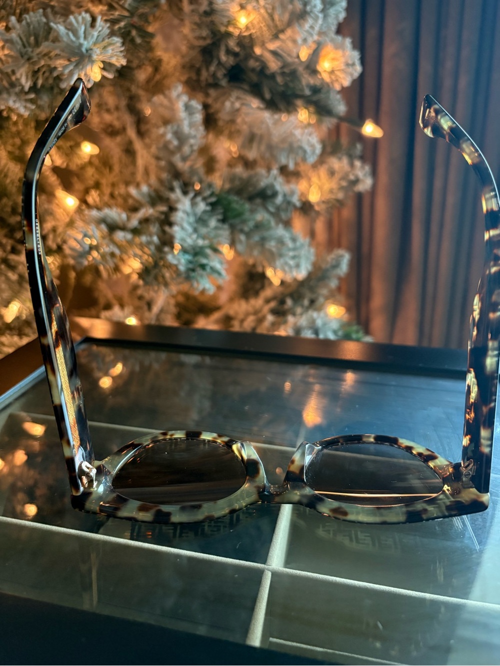 Fendi Zucca  Tortoiseshell Cat-Eye Sunglasses - Brown - Picture 2 of 9